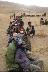 Line for relief supplies in Jyekundo, photo by Kontargyal