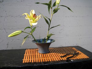 Object arrangement with flowers