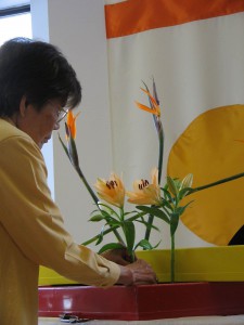 Watanabe Sensei arranging (2)