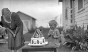 Child_with_Snow_White_cake_1910-1940